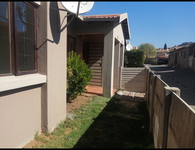 2 BEDROOM SIMPLEX RENTED IN MEYERSDAL